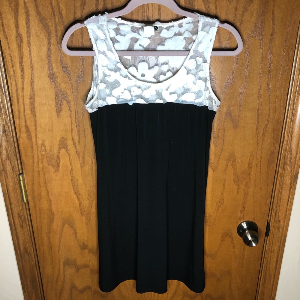Sleeveless Navy Dress with Lace detail